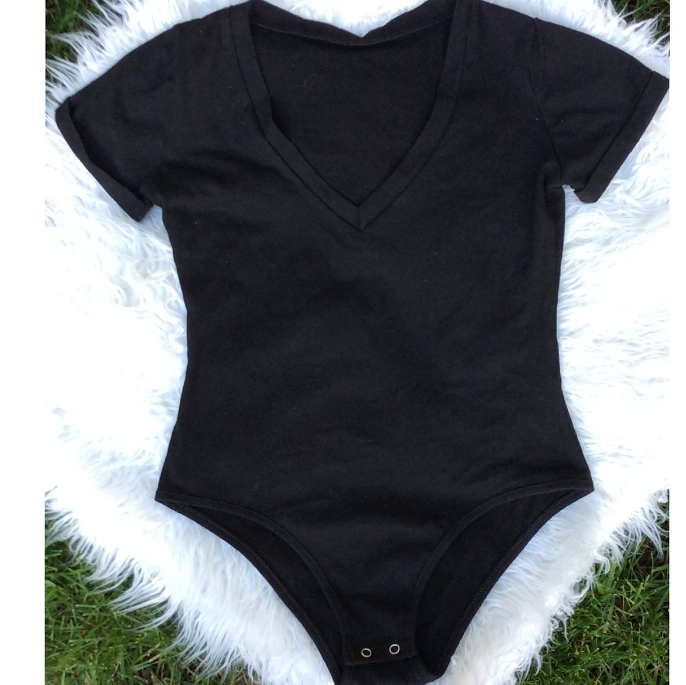 NWOT Black V- Neck bodysuit